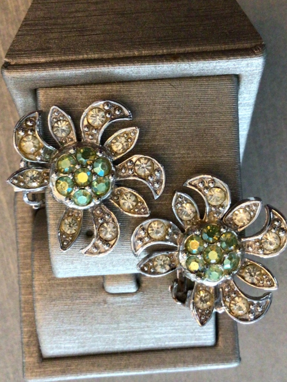 Vintage Sarah Coventry clip on flower earrings green aurora borealis rhinestone